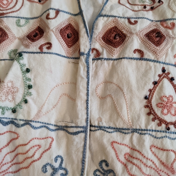 Sorrel Embroidered Vest - Picture 6 of 9